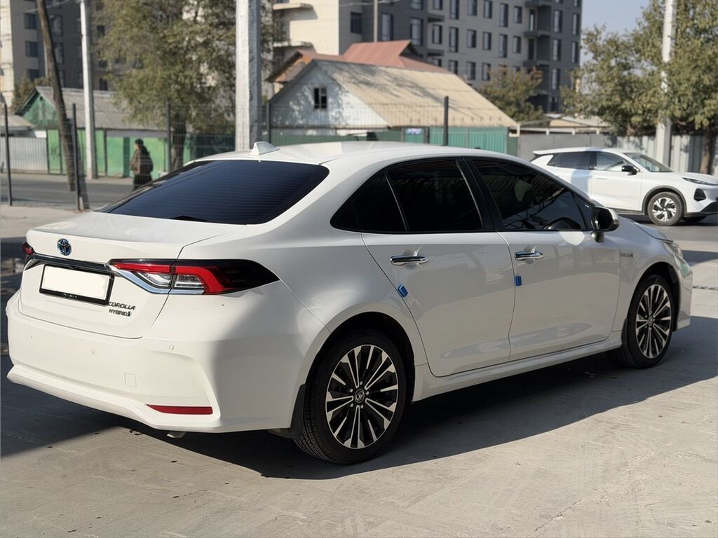 Toyota Corolla: 2020 г., 1.8 л, Вариатор, Гибрид, Седан: фото 3