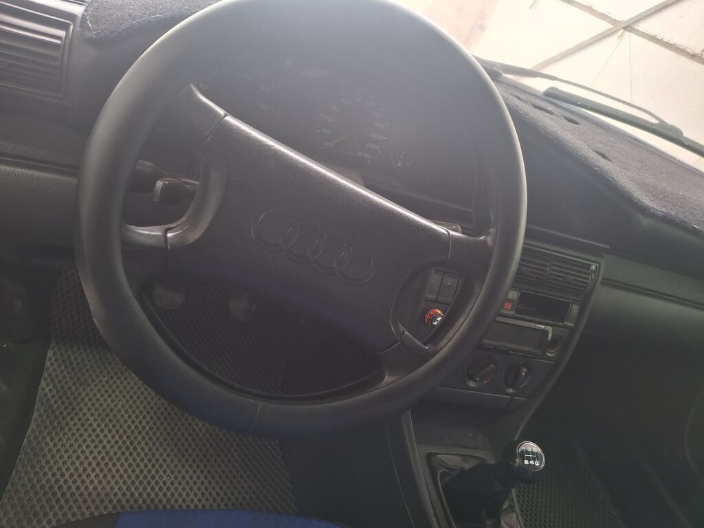Audi 100: 1991 г., 2 л, Механика, Бензин, Седан: фото 6