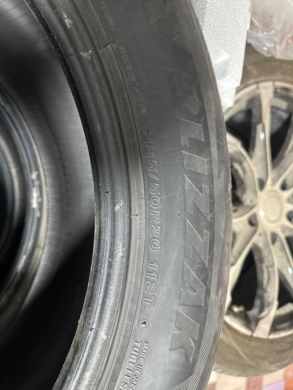 Комплект зимних шин Bridgestone Blizzak размером 285/50 R20. На: фото 4