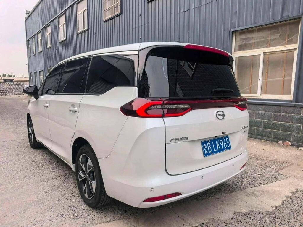 GAC (Trumpchi) M6 PRO — просторный 7-местный минивэн в белом цвете: фото 4