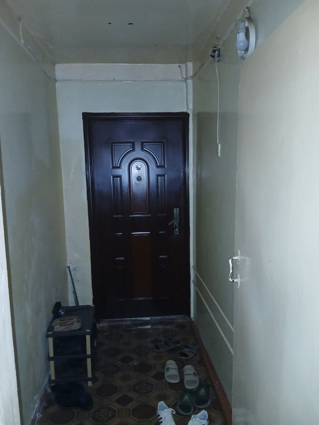 Qanuni 2 otaqli menzil. 5mertebeli binanin 1ci mertebesi. 10 nomreli