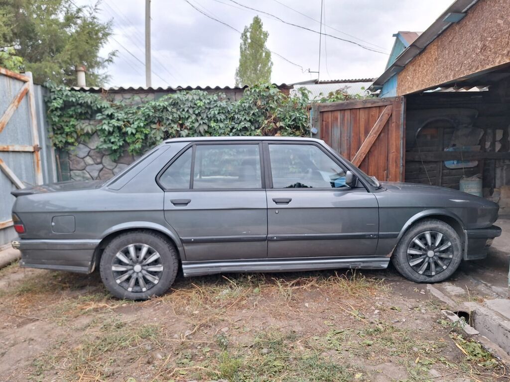 BMW : 1987 г., 2.4 л, Механика, Дизель, Седан: фото 3