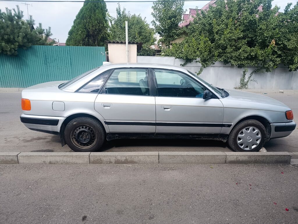 Audi 100: 1991 г., 2.3 л, Механика, Бензин, Седан: фото 4
