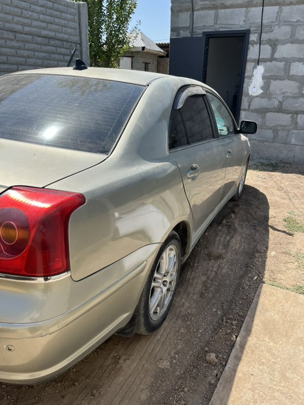 Toyota Avensis: 2005 г., 2 л, Автомат, Бензин, Седан: фото 3