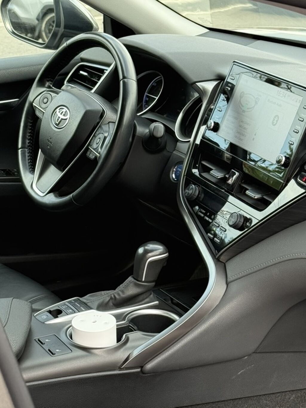 Toyota Camry: 2021 г., 2.5 л, Вариатор, Гибрид, Седан: фото 7