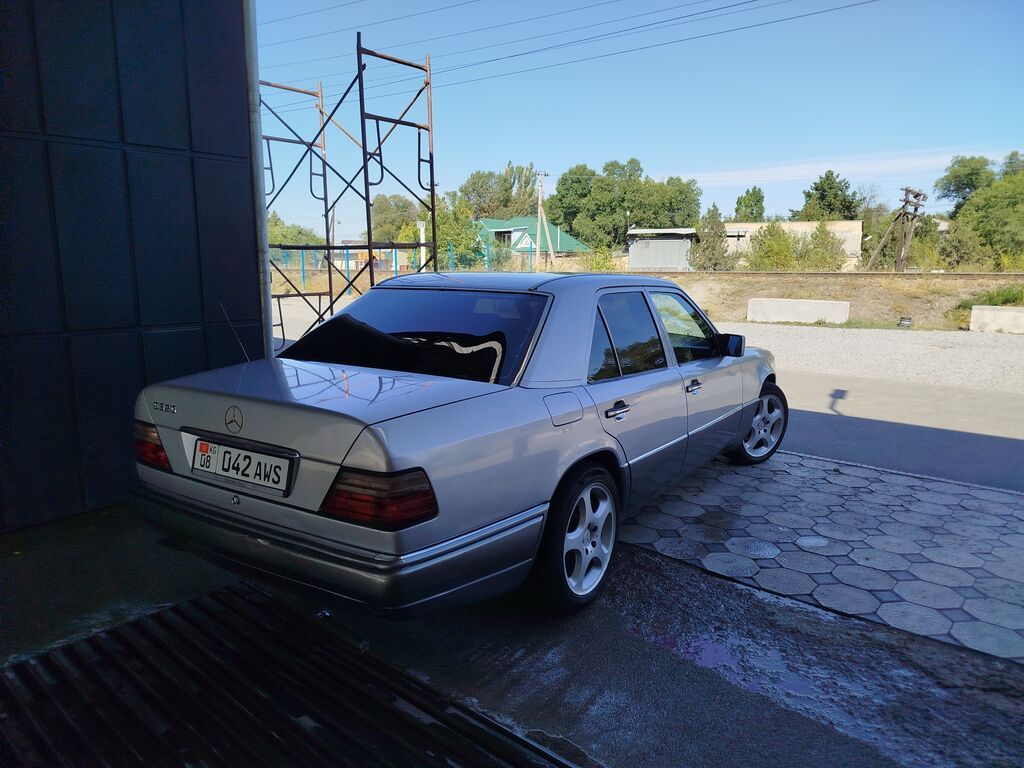 Mercedes-Benz E-Class: 1994 г., 3.2 л, Автомат, Бензин, Седан: фото 3