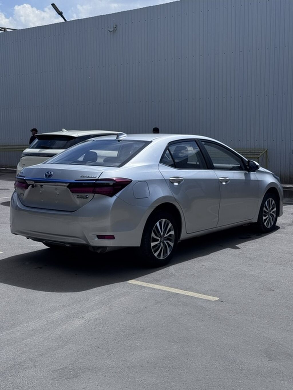 Toyota Corolla: 2019 г., 1.8 л, Робот, Гибрид, Седан: фото 6
