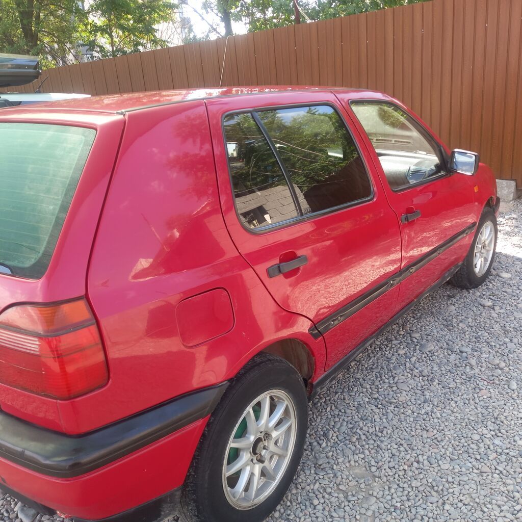 Volkswagen Golf: 1993 г., 1.4 л, Механика, Бензин, Хэтчбэк: фото 1