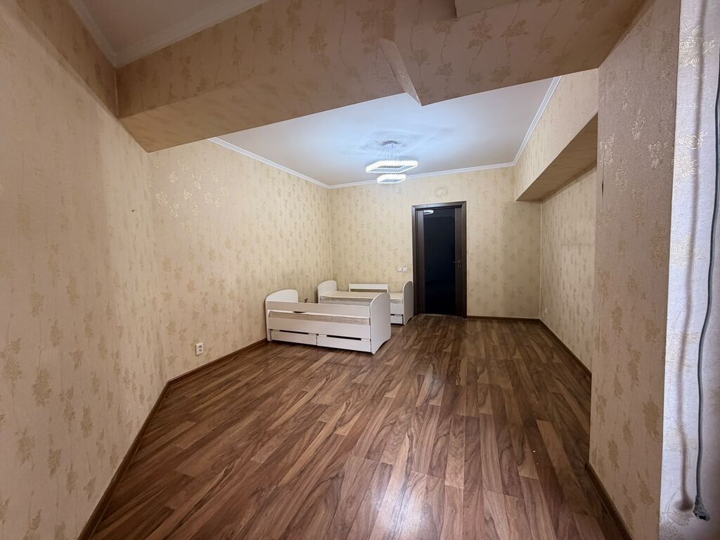 4 комнаты, 135 м², Цум 3 этаж, Старый ремонт: фото 8