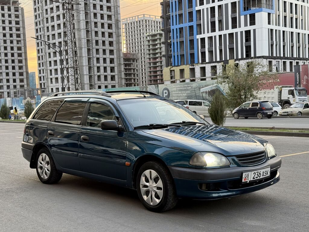 Toyota Avensis: 1999 г., 1.8 л, Механика, Бензин, Универсал: фото 3
