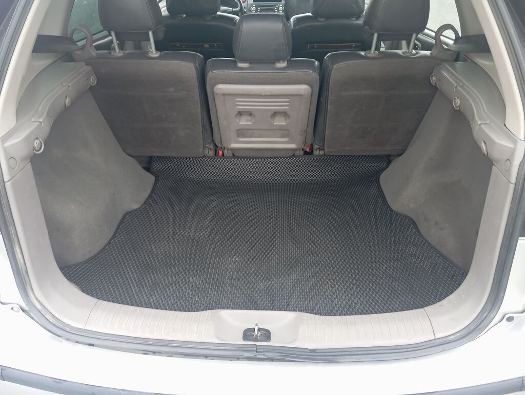 Nissan Tino: 2001 г., 1.8 л, Механика, Бензин, Хэтчбэк — фото 8