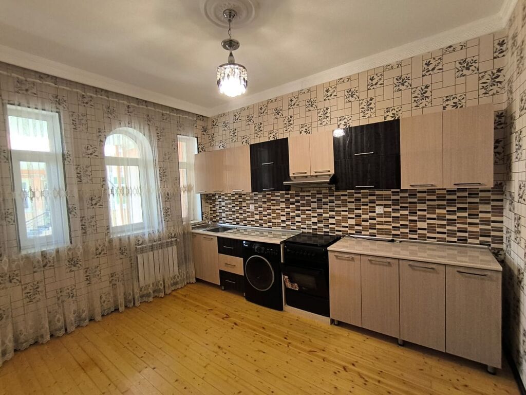 6 otaqlı, 165 kv. m, Kredit yoxdur, Orta təmir