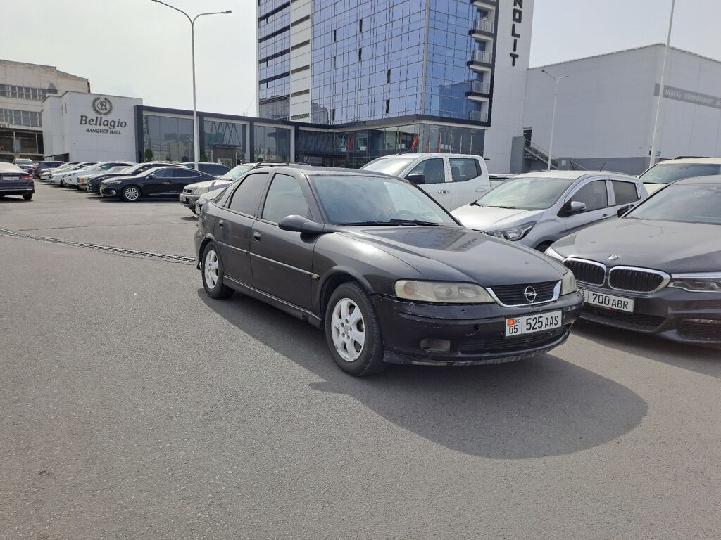 Opel Vectra: 2002 г., Механика, Бензин, Седан: фото 1