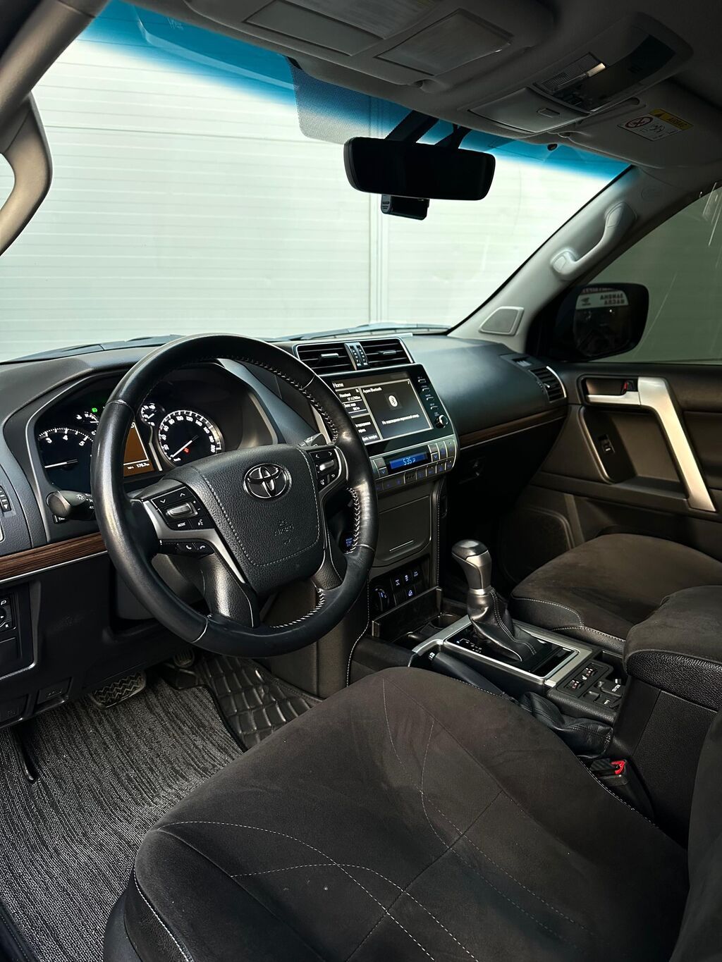 Toyota Land Cruiser Prado: 2022 г., 4 л, Автомат, Бензин, Внедорожник: фото 6