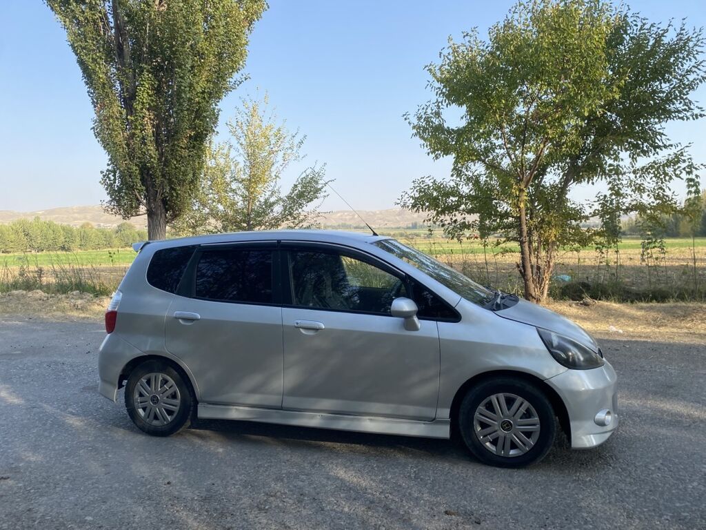 Honda Fit: 2002 г., 1.5 л, Автомат, Бензин, Хэтчбэк: фото 3