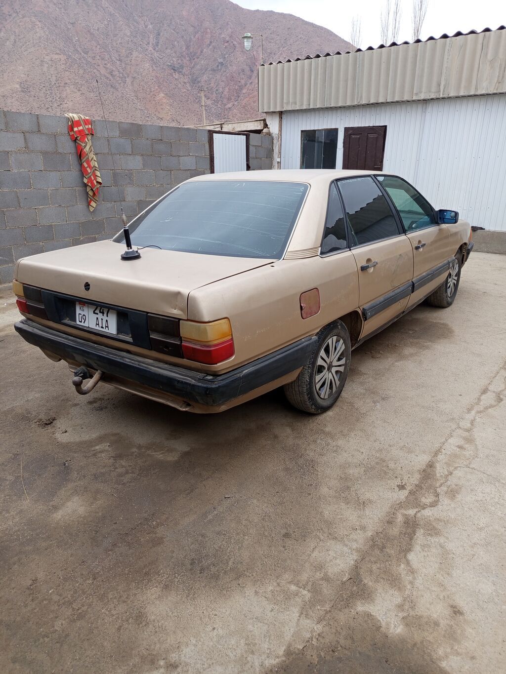 Audi 100