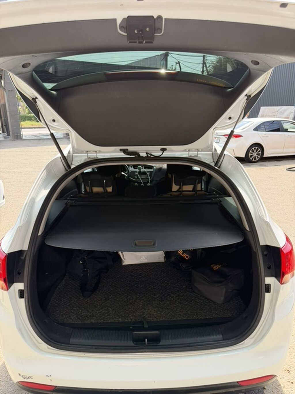 Kia Ceed: 2013 г., 1.6 л, Механика, Бензин, Универсал: фото 8