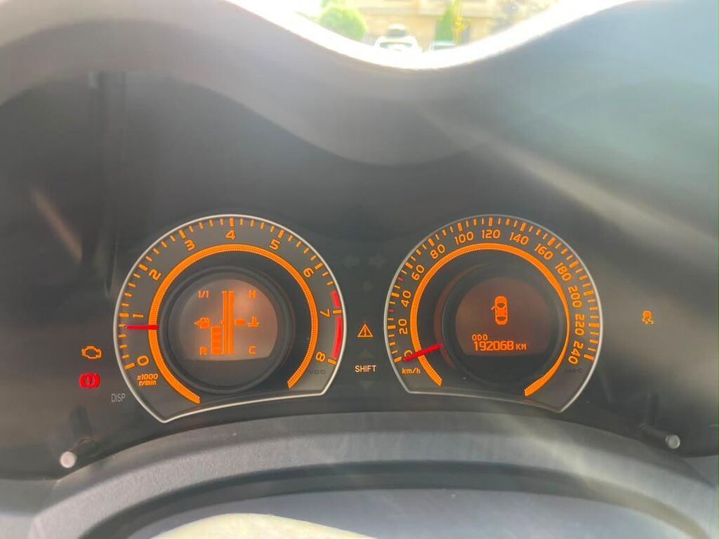 Toyota Auris: 2009 г., 1.6 л, Механика, Бензин, Хэтчбэк: фото 7