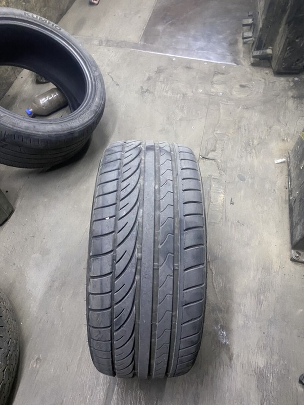 Шины 225 / 40 / R 18, Лето, Б/у, 1 шт, Легковые, Корея, Kumho: фото 1