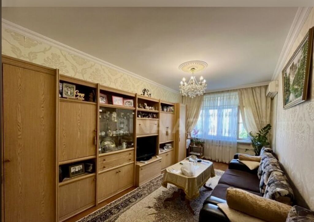 Bakı, 3 otaqlı, Köhnə tikili, m. 8 Noyabr, 80 kv. m