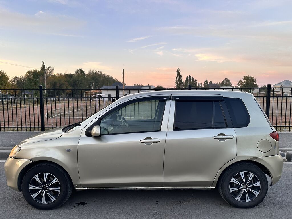 Mazda Demio: 2003 г., 1.3 л, Автомат, Бензин, Хэтчбэк: фото 4