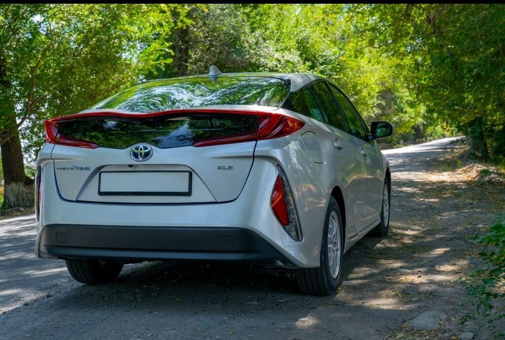 Toyota Prius V: 2020 г., 1.8 л, Автомат, Гибрид, Лифтбек: фото 5