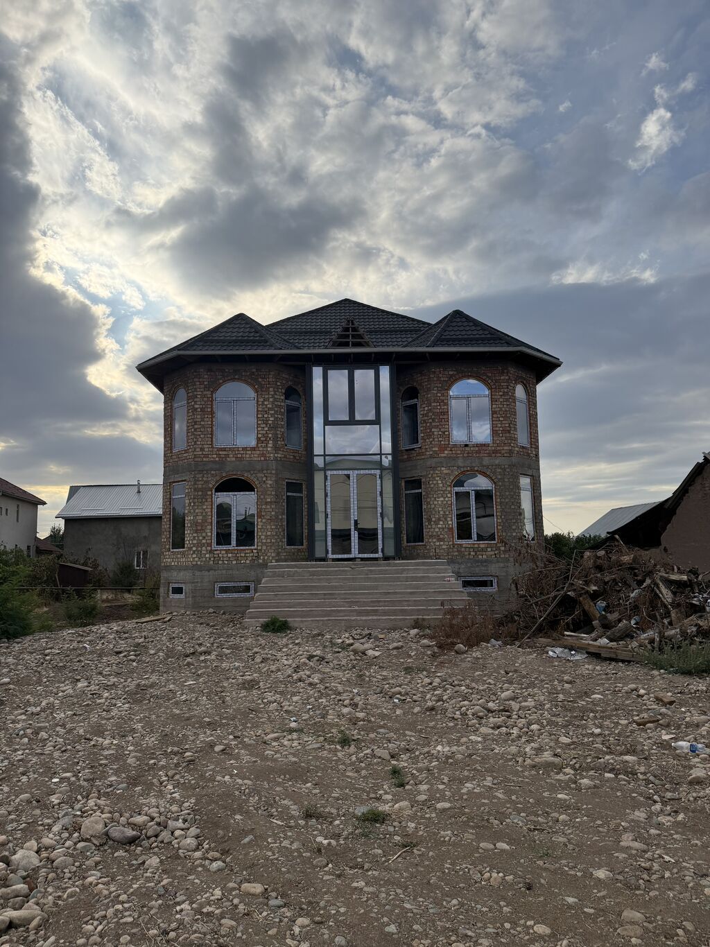 6 комнат и более, 350 м², 10 соток, Бишкек, Арча-Бешик ж/м Собственник: фото 2
