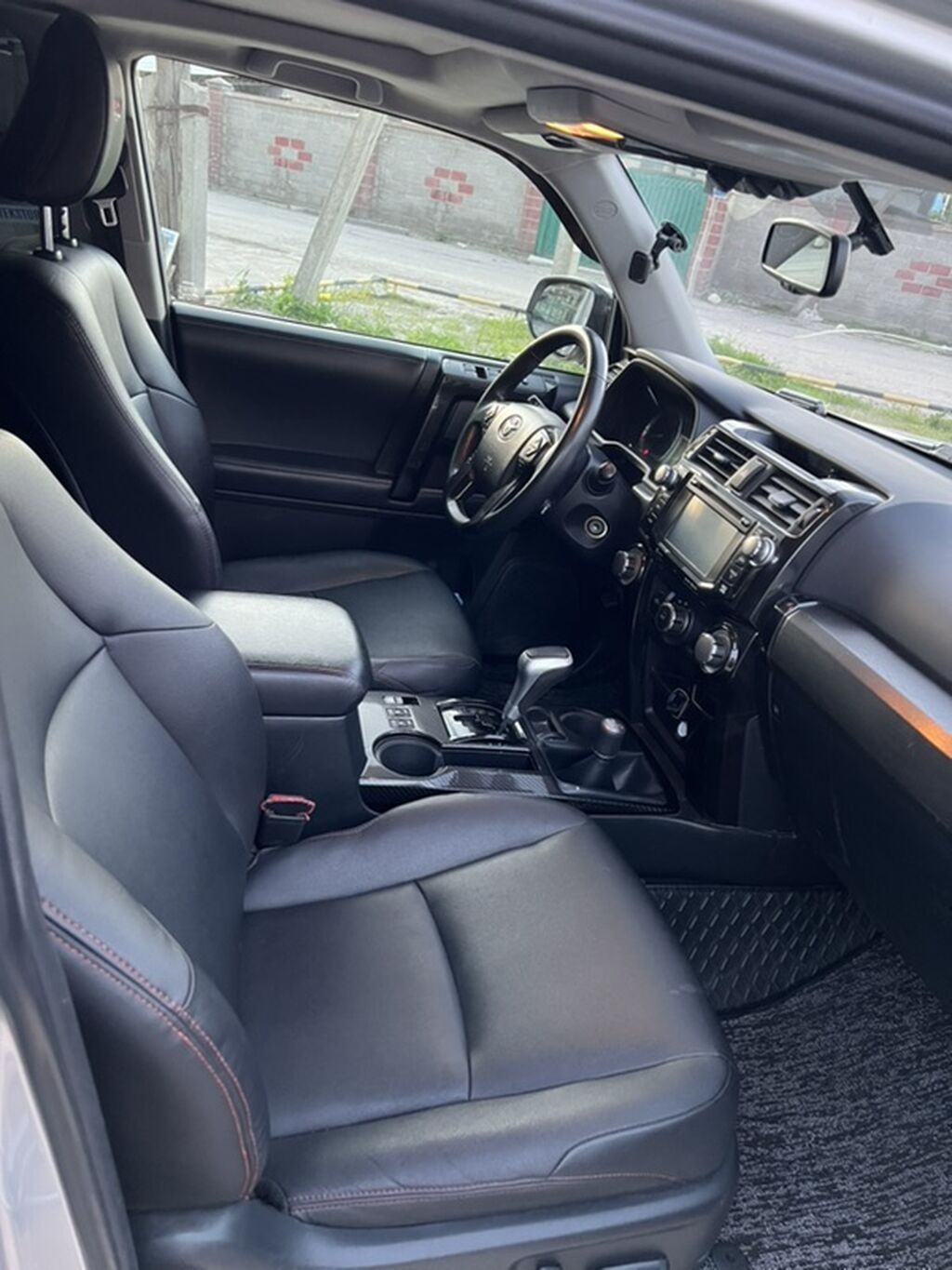 Toyota 4Runner: 2018 г., 4 л, Автомат, Бензин, Внедорожник: фото 6