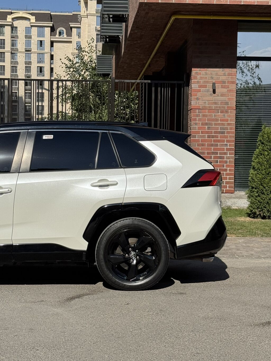 Toyota RAV4: 2021 г., 2.5 л, Автомат, Гибрид, Кроссовер: фото 7