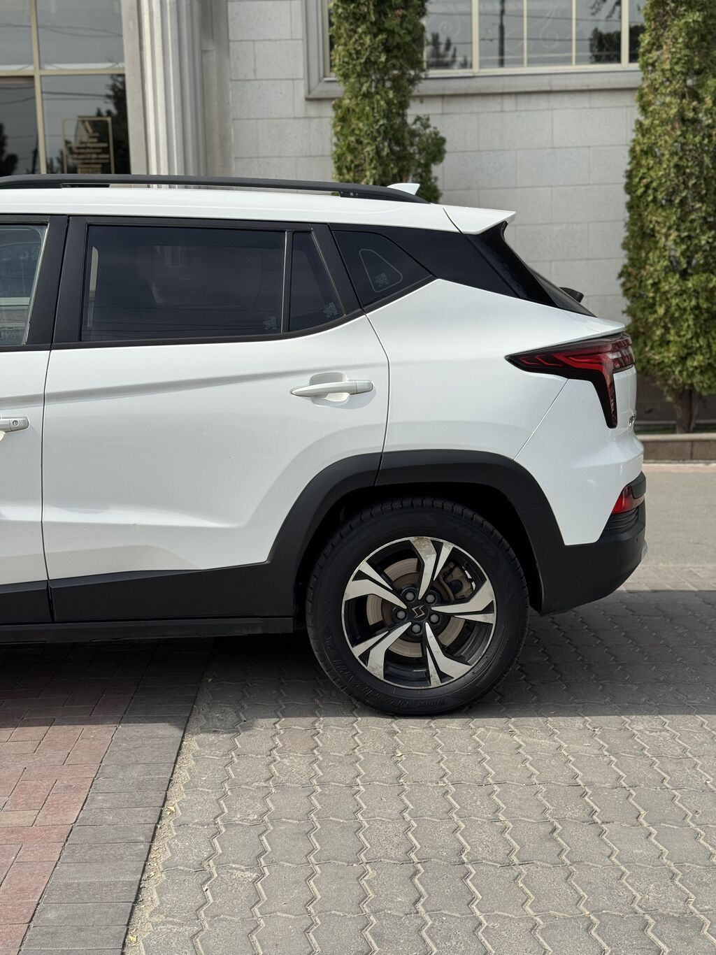 JAC : 2021 г., 0.1 л, Автомат, Электромобиль, Кроссовер: фото 4