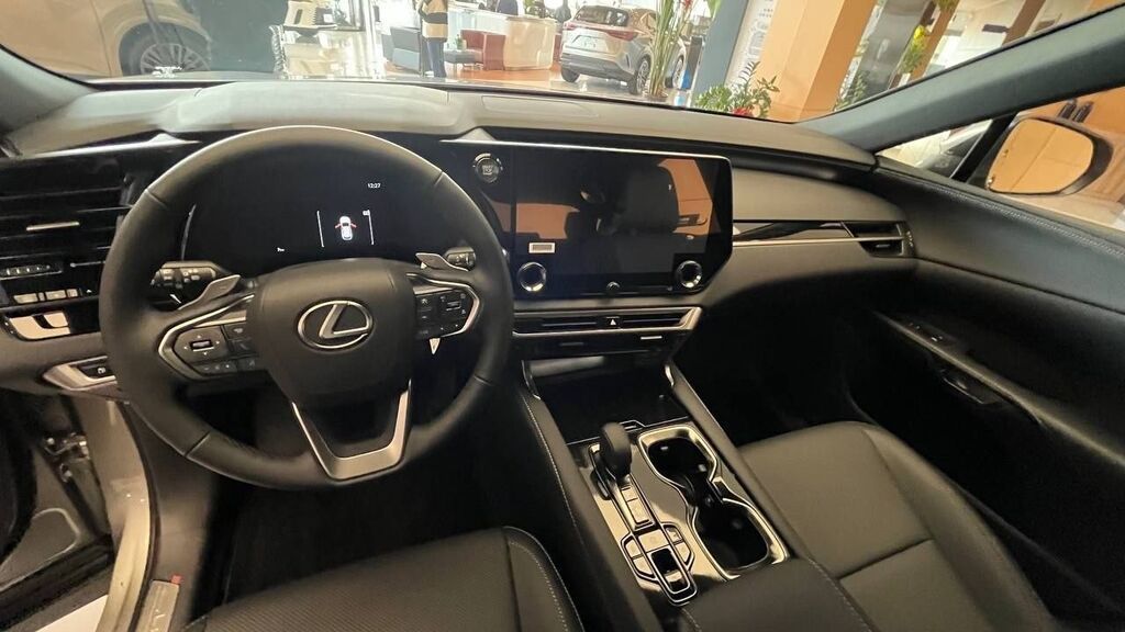 Lexus RX: 2025 г., 2 л, Автомат, Бензин, Кроссовер: фото 6