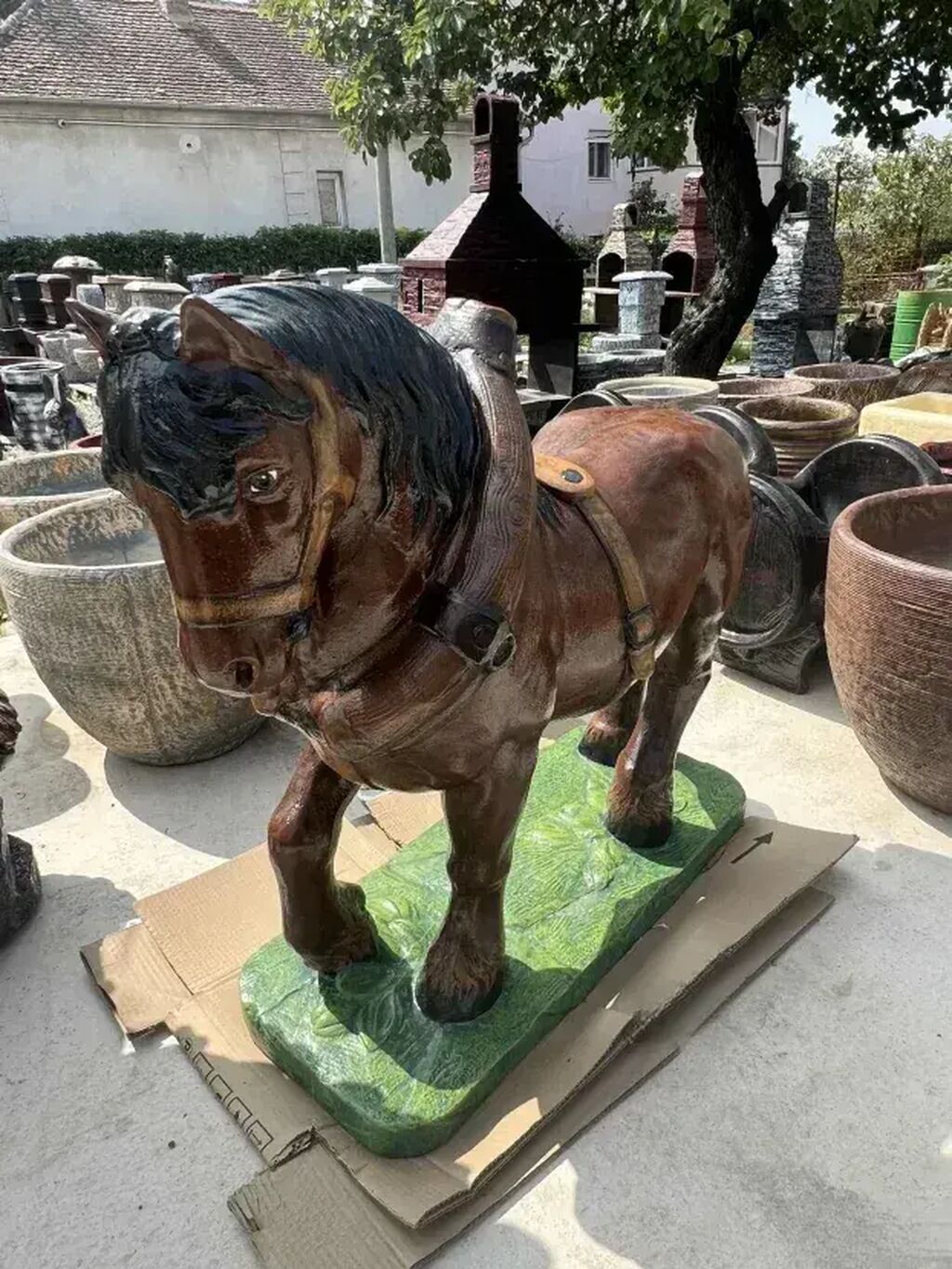 Baštenska dekoracija: Betonska Figura Konj BLUE STONE DOO nudi betonsku figuru konja, koja