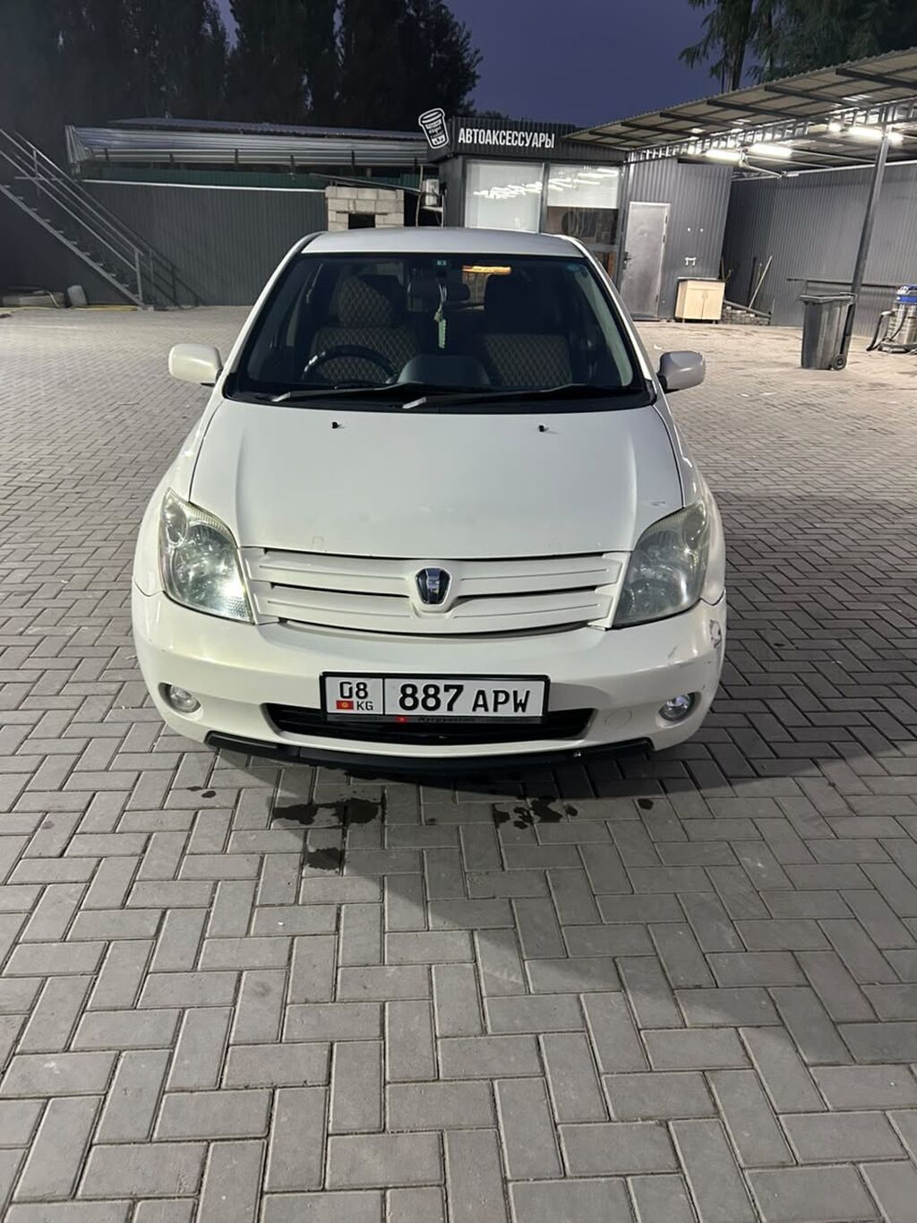 Toyota Ist: 2003 г., 1.5 л, Автомат, Бензин, Хэтчбэк: фото 3