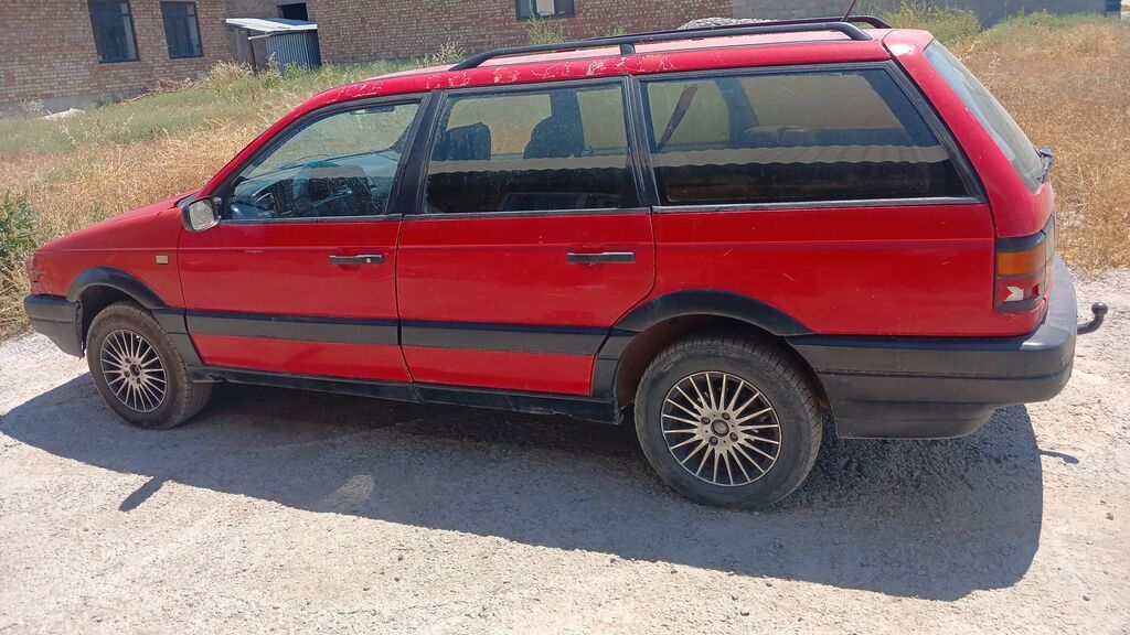 Volkswagen Passat: 1990 г., 1.8 л, Механика, Бензин, Универсал: фото 5