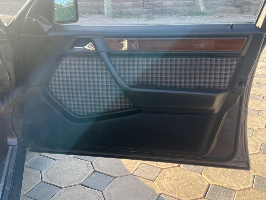 Mercedes-Benz E-Class: 1995 г., 2.2 л, Механика, Бензин, Седан: фото 5
