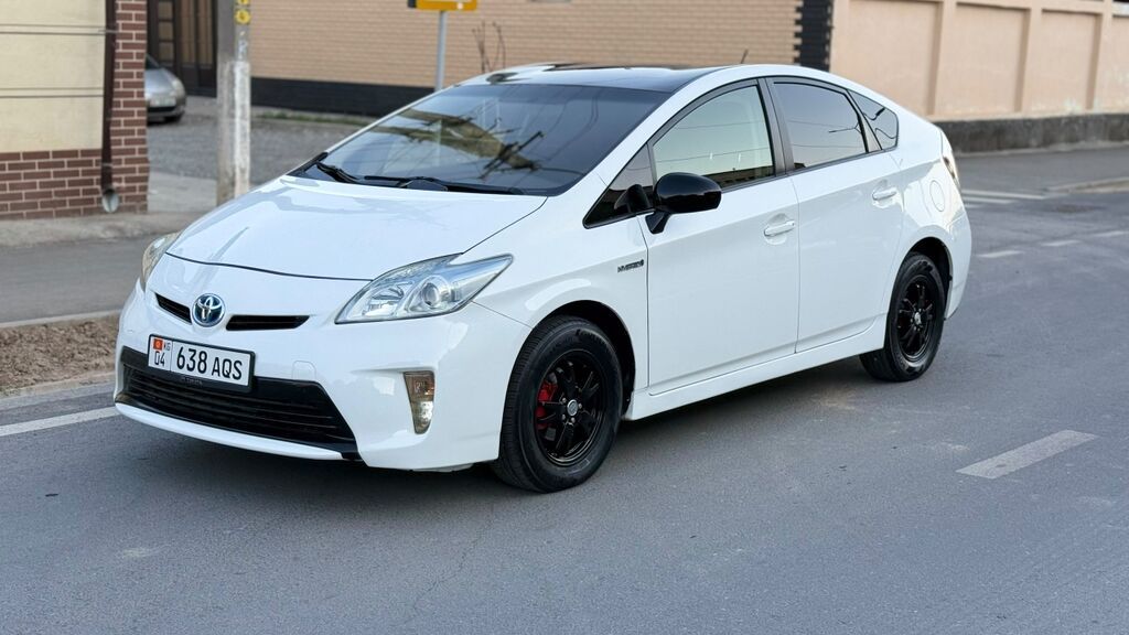 Toyota Prius: 2015 г., 1.8 л, Вариатор, Гибрид, Лифтбек: фото 4