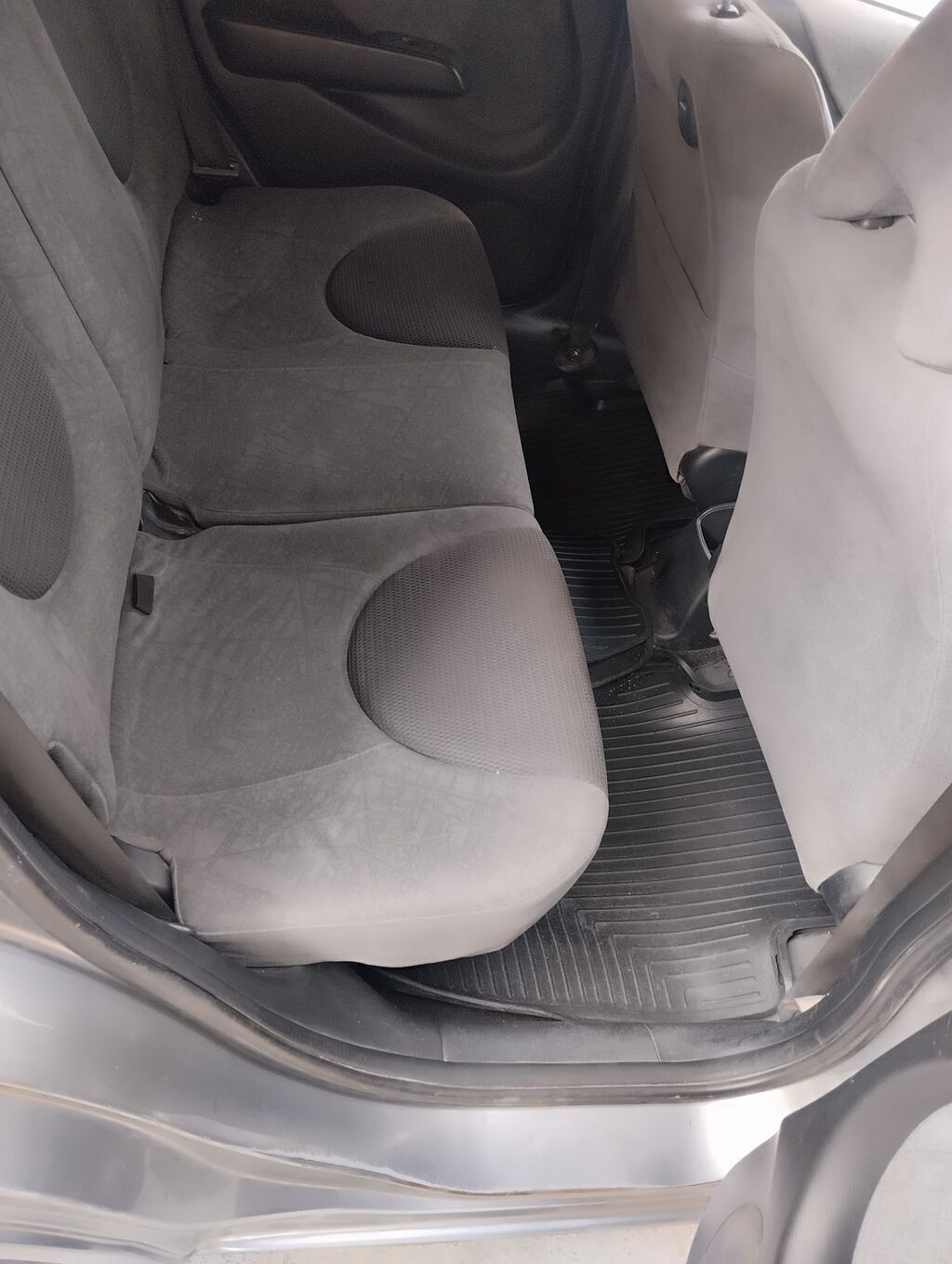 Honda Fit: 2003 г., 1.5 л, Вариатор, Бензин, Хэтчбэк: фото 8