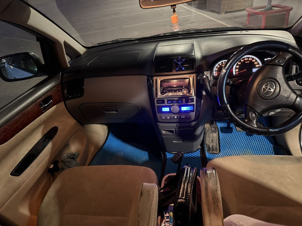 Toyota Ipsum: 2003 г., 2.4 л, Бензин, Минивэн: фото 8