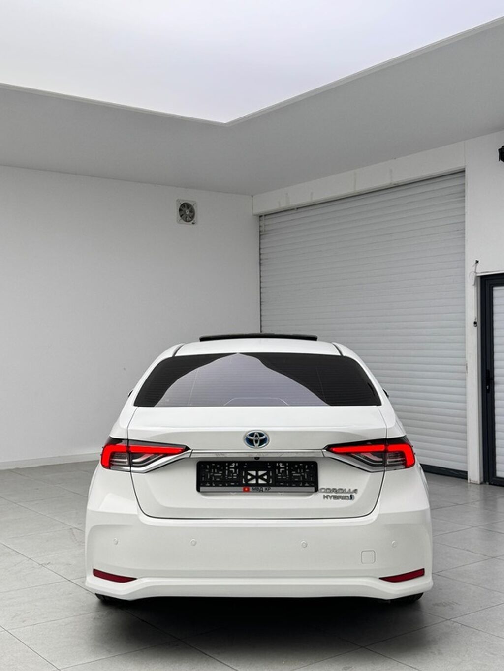 Toyota Corolla: 2023 г., 1.8 л, Автомат, Гибрид, Седан: фото 3