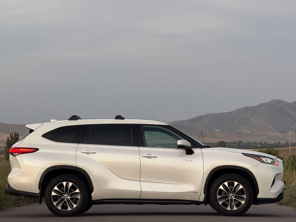 Toyota Highlander: 2020 г., 2.5 л, Автомат, Гибрид, Кроссовер: фото 3