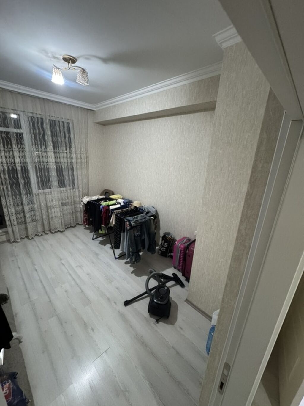 Makler deiləm öz evimdir. 20 Yanvar metrosuna cəmi 5 dəqiqəlik piyada