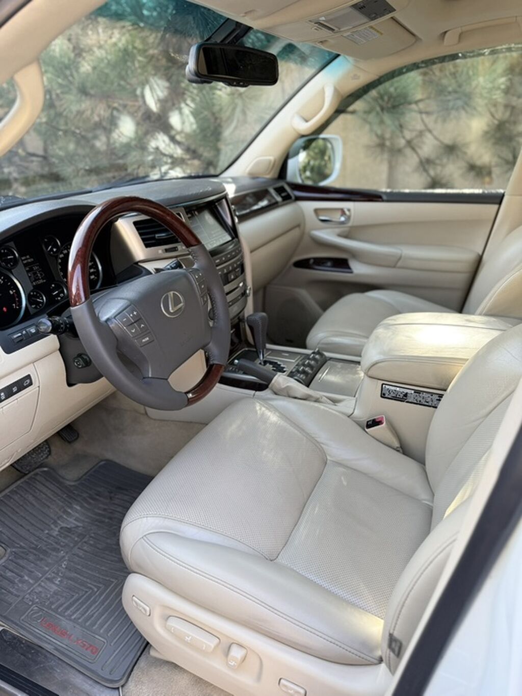 Lexus LX: 2012 г., 5.7 л, Автомат, Газ, Внедорожник: фото 7