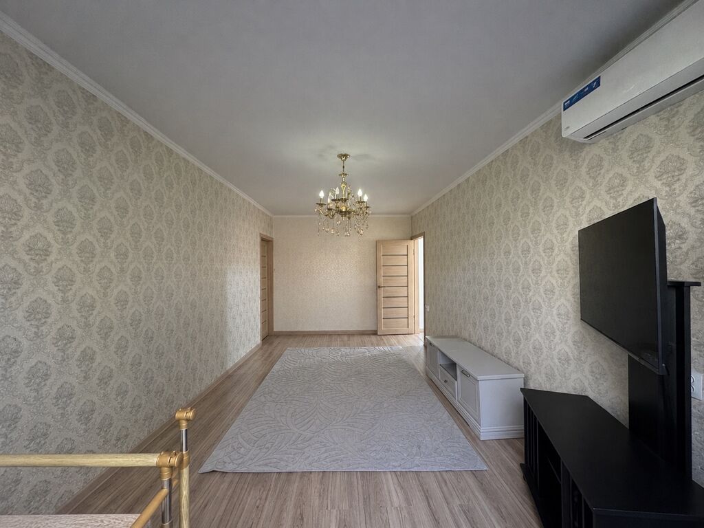 2 комнаты, 48 м², 10 мкр 104 серия, 2 этаж, Евроремонт: фото 2
