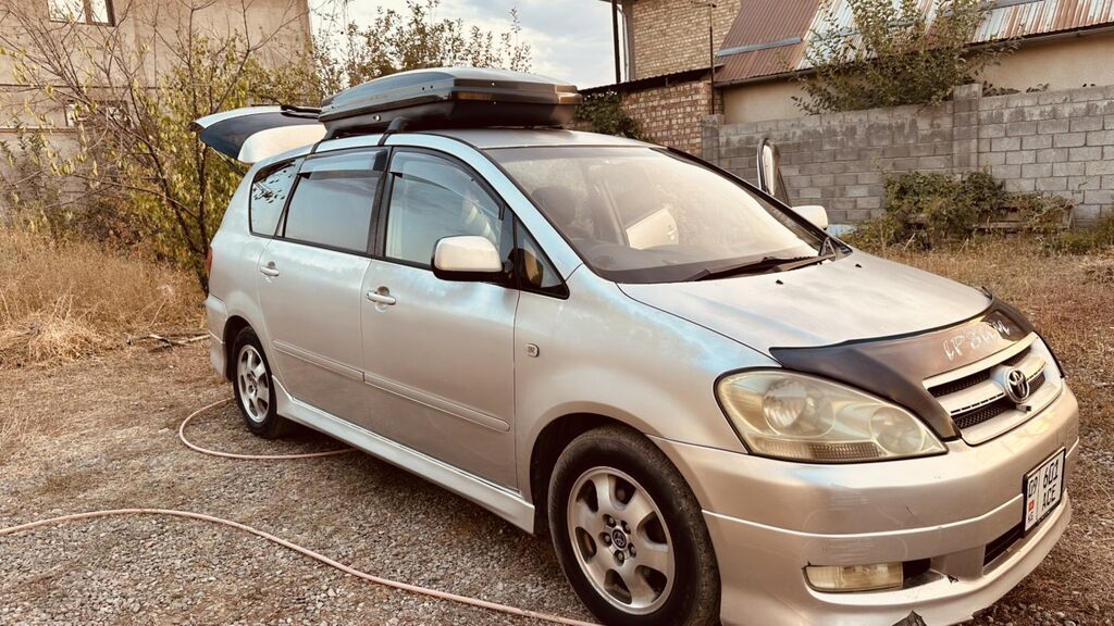 Toyota Ipsum: 2003 г., 2.4 л, Автомат, Бензин, Минивэн: фото 4