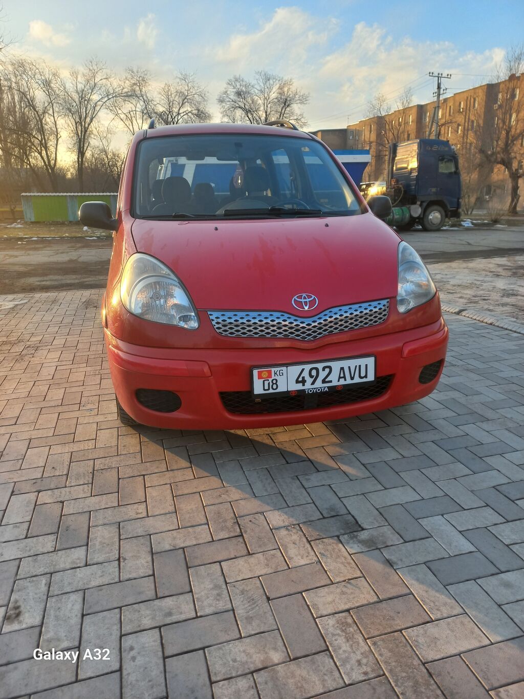 Toyota Yaris: 2005 г., 1.5 л, Автомат, Бензин, Универсал: фото 8