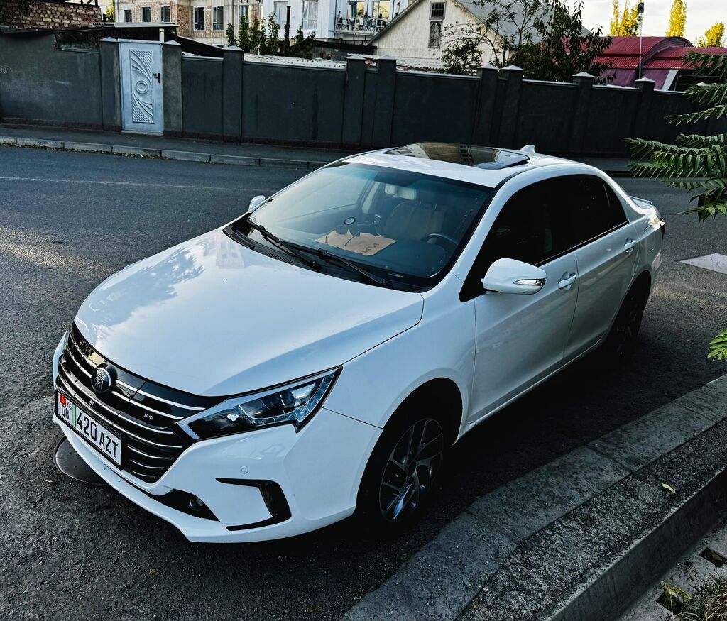BYD Qin: 2018 г., 0.1 л, Автомат, Гибрид, Седан: фото 2