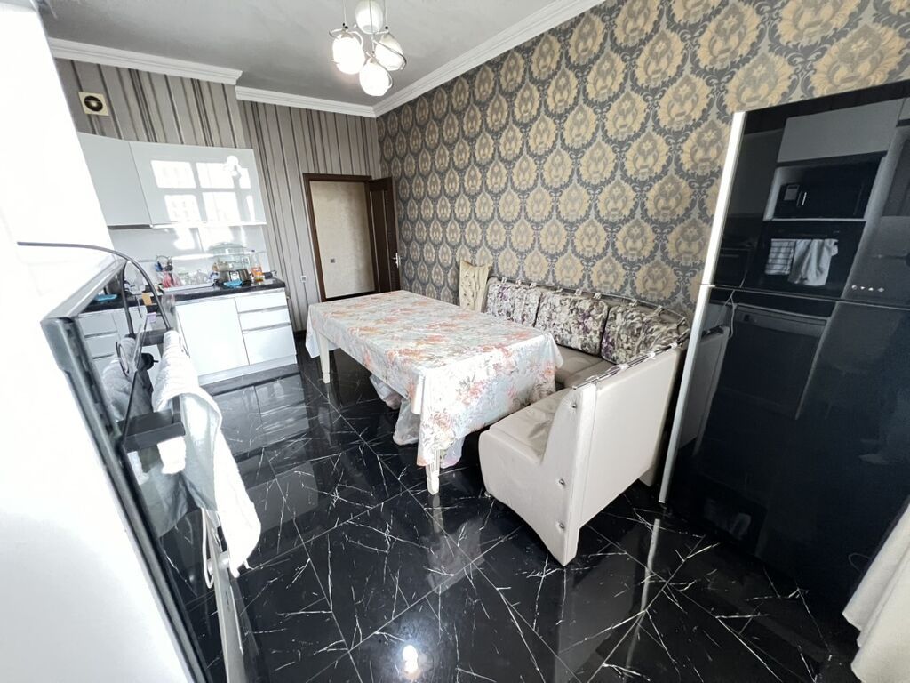 Bakı, Yasamal, 3 otaqlı, Köhnə tikili, m. Elmlər Akademiyası, 147 kv. m