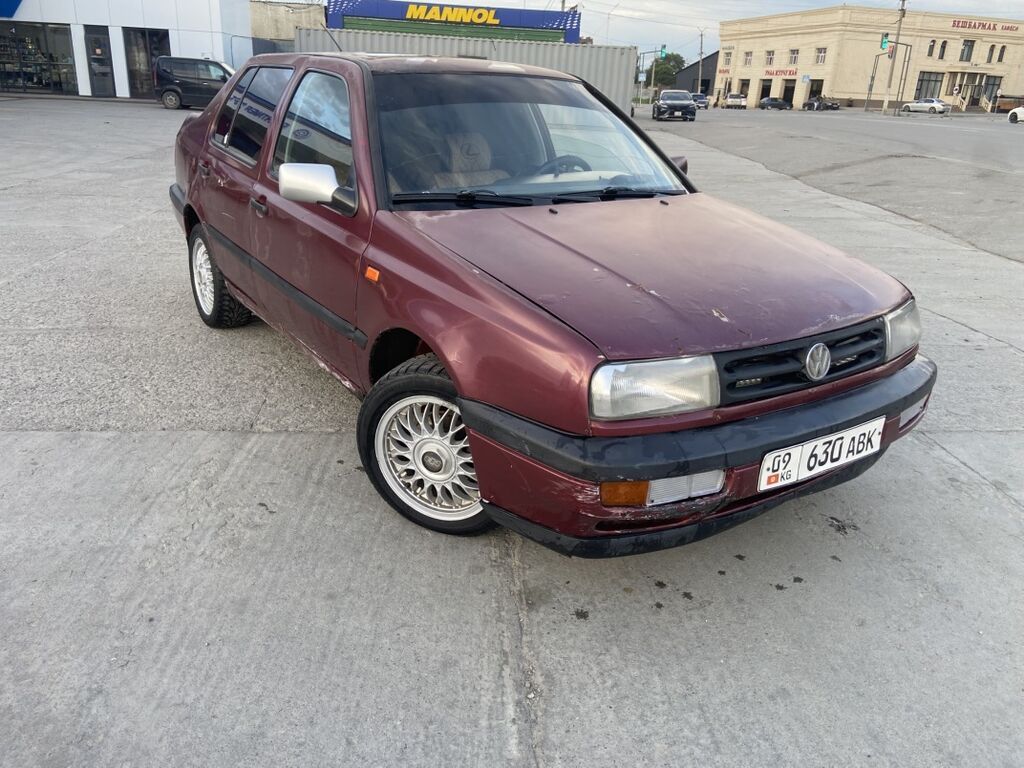 Volkswagen Vento: 1994 г., 1.8 л, Механика, Бензин, Седан: фото 3