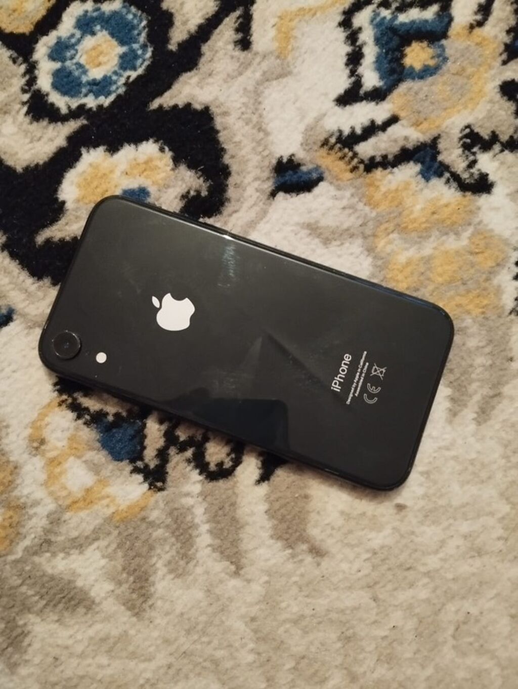 IPhone — черный корпус с глянцевой стеклянной задней панелью и — фото 2