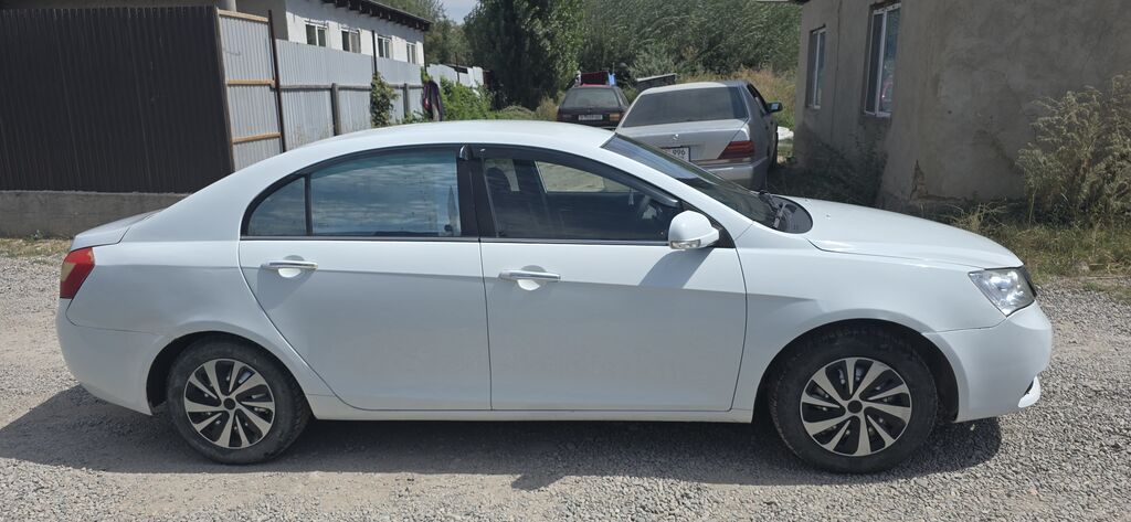 Geely Emgrand: 2014 г., 1.5 л, Механика, Бензин, Седан: фото 2